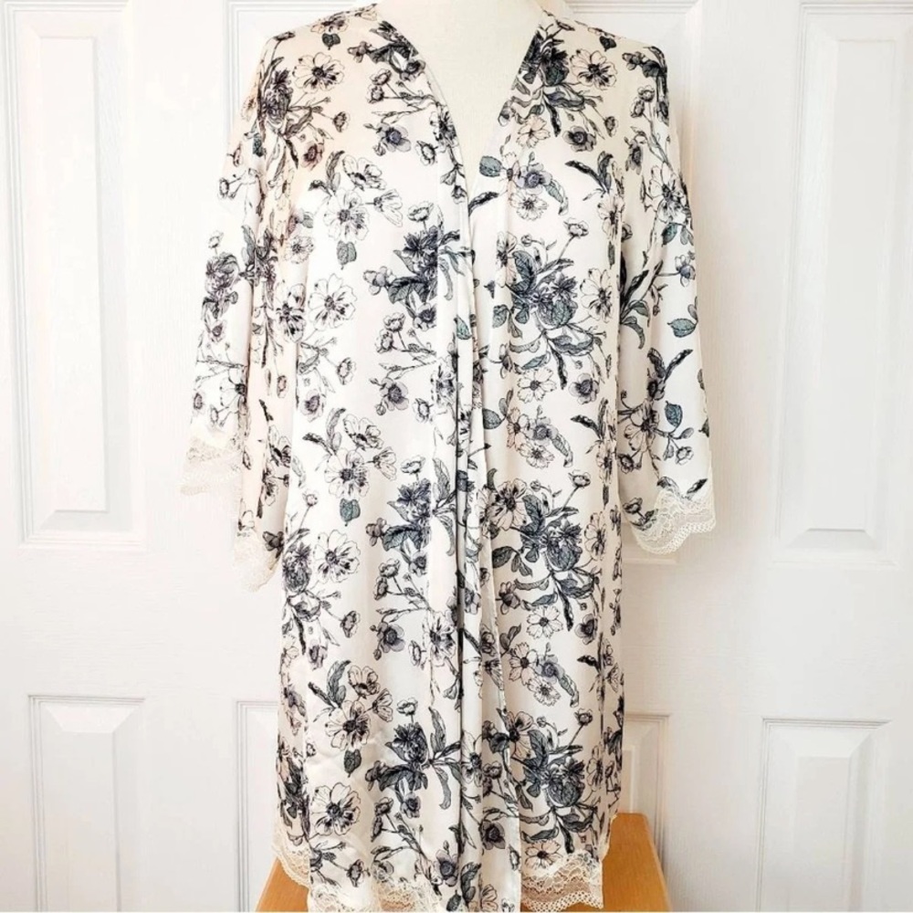 Chelsea28 Floral Short Kimono Robe